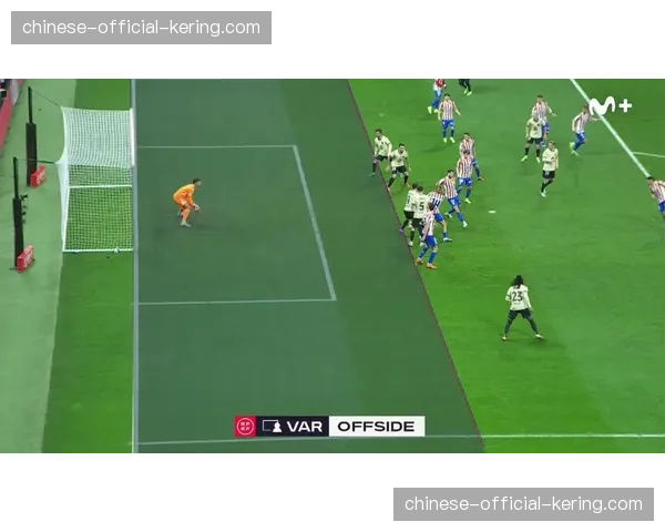 关键判罚：主裁经VAR回看后取消布雷斯特点球