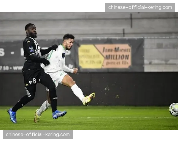 朗斯紧追巴黎仅差1分，法甲冠军悬念保持至倒数第二轮直接对决